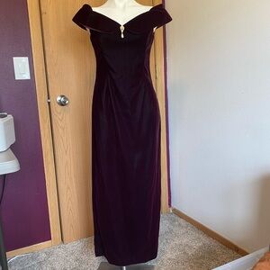 Jessica McClintock Black Off-Shoulder Bodycon Dress